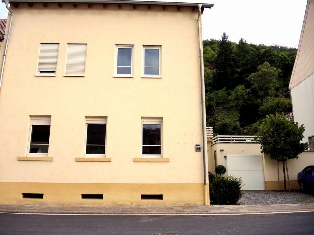 Modernes - Neustadt/weinstrasse Stadt * Neustadt an der Weinstrasse